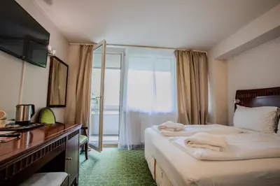 Ein Bett oder Betten in einem Zimmer der Unterkunft Hotel Attaché l contactless check-in