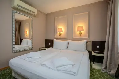 Ein Bett oder Betten in einem Zimmer der Unterkunft Hotel Attaché l contactless check-in