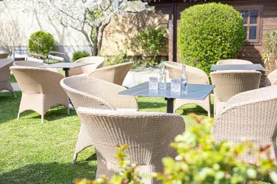 Ein Garten an der Unterkunft Das Reinisch Hotel - near Vienna Airport