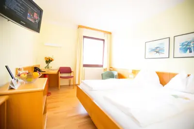 Ein Bett oder Betten in einem Zimmer der Unterkunft Das Reinisch Just Rooms
