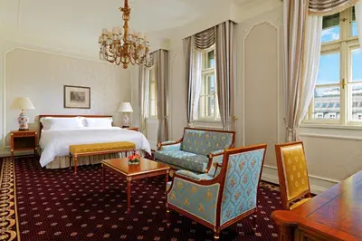 Ein Sitzbereich in der Unterkunft Hotel Imperial, a Luxury Collection Hotel, Vienna