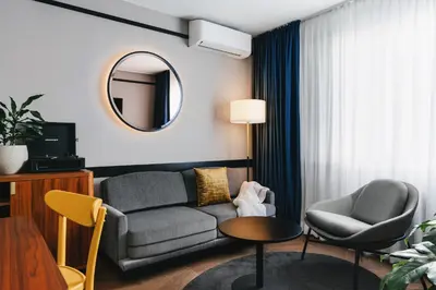 Ein Sitzbereich in der Unterkunft Hotel Gilbert