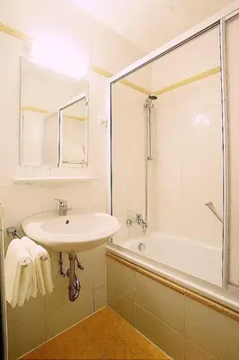 Ein Badezimmer in der Unterkunft Hotel An Der Wien