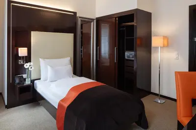 Ein Bett oder Betten in einem Zimmer der Unterkunft The Levante Parliament A Design Hotel