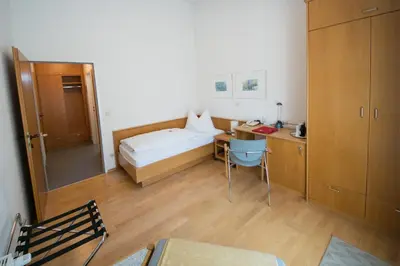 Ein Bett oder Betten in einem Zimmer der Unterkunft Am Spiegeln dialog.hotel.wien