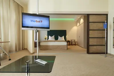 Ein Bett oder Betten in einem Zimmer der Unterkunft HiLight Suites Hotel