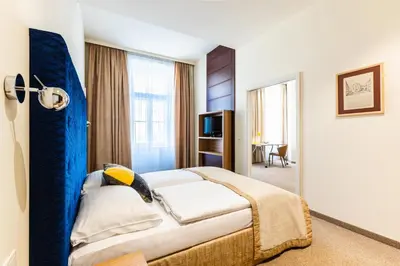 Ein Bett oder Betten in einem Zimmer der Unterkunft HiLight Suites Hotel