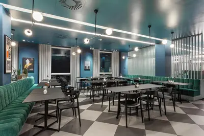 Ein Sitzbereich in der Unterkunft Premier Inn Wien City Hauptbahnhof