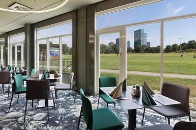 Ein Restaurant oder anderes Speiselokal in der Unterkunft Austria Trend Hotel Bosei Wien