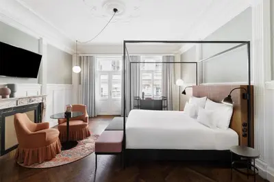 Ein Bett oder Betten in einem Zimmer der Unterkunft Hotel Astoria Vienna, Curio Collection by Hilton