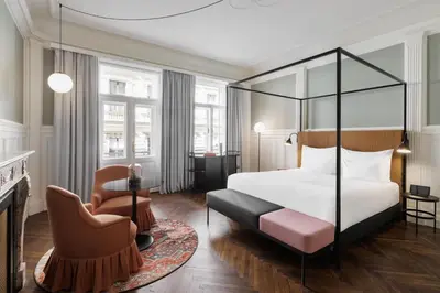 Ein Bett oder Betten in einem Zimmer der Unterkunft Hotel Astoria Vienna, Curio Collection by Hilton