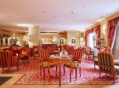 Ein Sitzbereich in der Unterkunft Eurostars Grand Hotel Wien