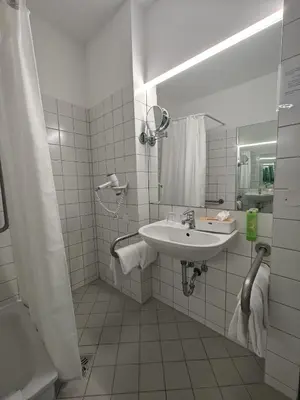 Ein Badezimmer in der Unterkunft Gartenhotel Altmannsdorf