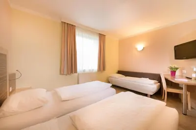 Ein Bett oder Betten in einem Zimmer der Unterkunft Hotel Radlinger