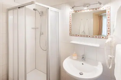 Ein Badezimmer in der Unterkunft Hotel Radlinger