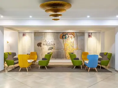 Ein Sitzbereich in der Unterkunft Hotel Mercure Wien Westbahnhof