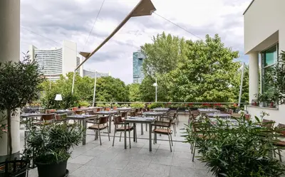 Ein Restaurant oder anderes Speiselokal in der Unterkunft ARCOTEL Kaiserwasser Wien