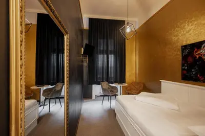 Ein Bett oder Betten in einem Zimmer der Unterkunft Hotel Goldene Spinne