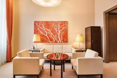 Ein Sitzbereich in der Unterkunft Austria Trend Hotel Savoyen Vienna - 4 stars superior