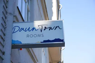 Ein Zertifikat, Auszeichnung, Logo oder anderes Dokument, das in der Unterkunft DaunTown Rooms - Self Check-In ausgestellt ist