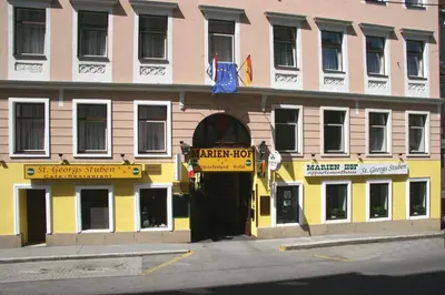 Das Gebäude in dem sich das Aparthotel befindet
