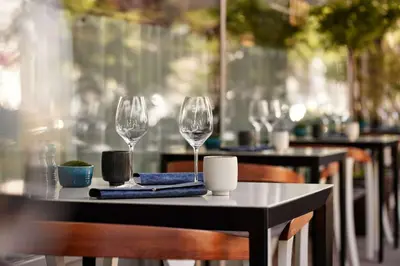 Ein Restaurant oder anderes Speiselokal in der Unterkunft Hilton Vienna Park