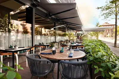 Ein Restaurant oder anderes Speiselokal in der Unterkunft Hilton Vienna Park