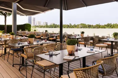 Ein Restaurant oder anderes Speiselokal in der Unterkunft Hilton Vienna Waterfront