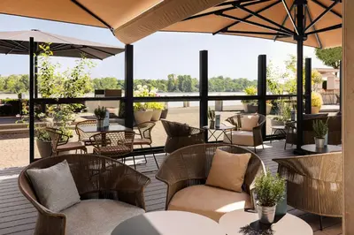 Ein Sitzbereich in der Unterkunft Hilton Vienna Waterfront