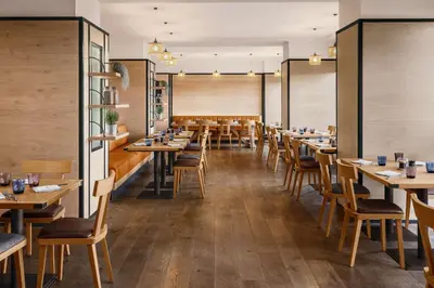 Ein Restaurant oder anderes Speiselokal in der Unterkunft Hilton Vienna Waterfront
