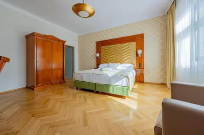 Ein Bett oder Betten in einem Zimmer der Unterkunft Hotel Josefshof am Rathaus
