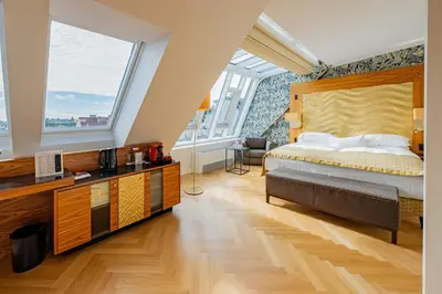 Ein Bett oder Betten in einem Zimmer der Unterkunft Hotel Josefshof am Rathaus