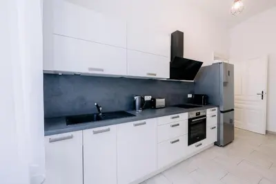 Küche/Küchenzeile in der Unterkunft Elegant Vienna Apartment