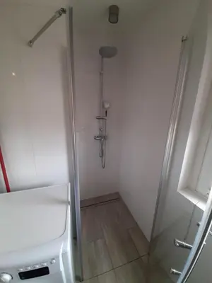 Ein Badezimmer in der Unterkunft Brilliant View Balcony Home, Modern, Stylish and optional Parking