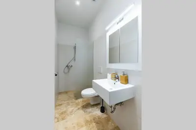 Ein Badezimmer in der Unterkunft Modern apartment next to subway station