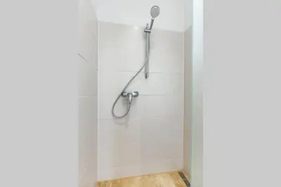 Ein Badezimmer in der Unterkunft Modern apartment next to subway station