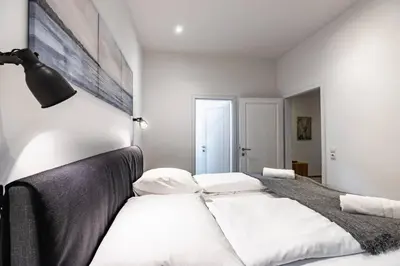 Ein Bett oder Betten in einem Zimmer der Unterkunft Modern apartment next to subway station