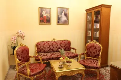 Ein Sitzbereich in der Unterkunft Pension Opera Suites I Self Check In