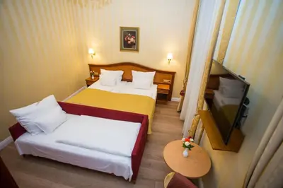Ein Bett oder Betten in einem Zimmer der Unterkunft Pension Opera Suites I Self Check In