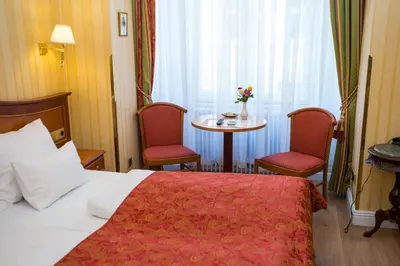 Ein Bett oder Betten in einem Zimmer der Unterkunft Pension Opera Suites I Self Check In