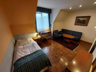 Ein Sitzbereich in der Unterkunft Hotel Apartment Rothensteiner