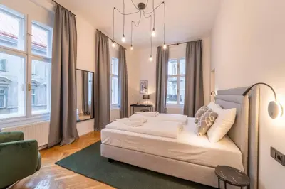 Ein Bett oder Betten in einem Zimmer der Unterkunft josef's home I Pink Flamingo I Deluxe Suite