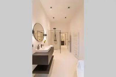 Ein Badezimmer in der Unterkunft josef's home I Pink Flamingo I Deluxe Suite