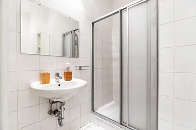 Ein Badezimmer in der Unterkunft Spacious 3-room apt. 15 min to the city center
