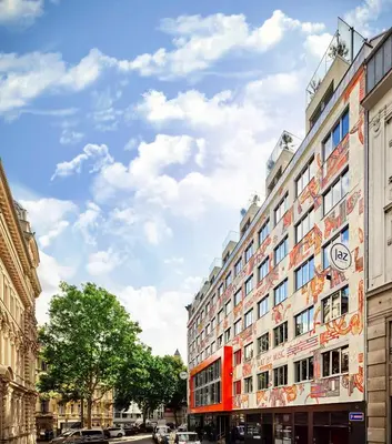 Das Gebäude in dem sich das Hotel befindet