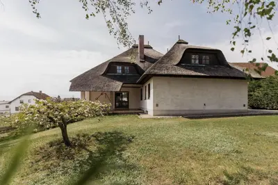 Das Gebäude in dem sich die Ferienwohnung befindet