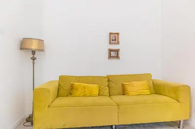 Ein Sitzbereich in der Unterkunft Charming 2 Apartments Ideal for Extended Stays