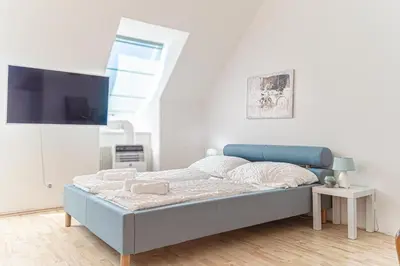 Ein Bett oder Betten in einem Zimmer der Unterkunft Charming 2 Apartments Ideal for Extended Stays