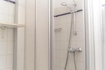 Ein Badezimmer in der Unterkunft Charming 2 Apartments Ideal for Extended Stays