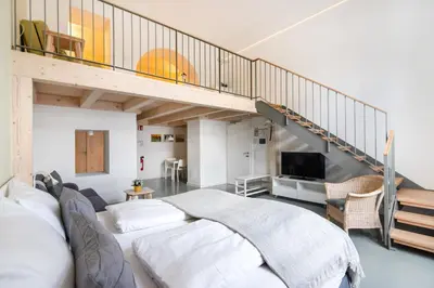 Ein Sitzbereich in der Unterkunft Vorgarten Apartments - central, new and stylish for your comfortable stay in Vienna